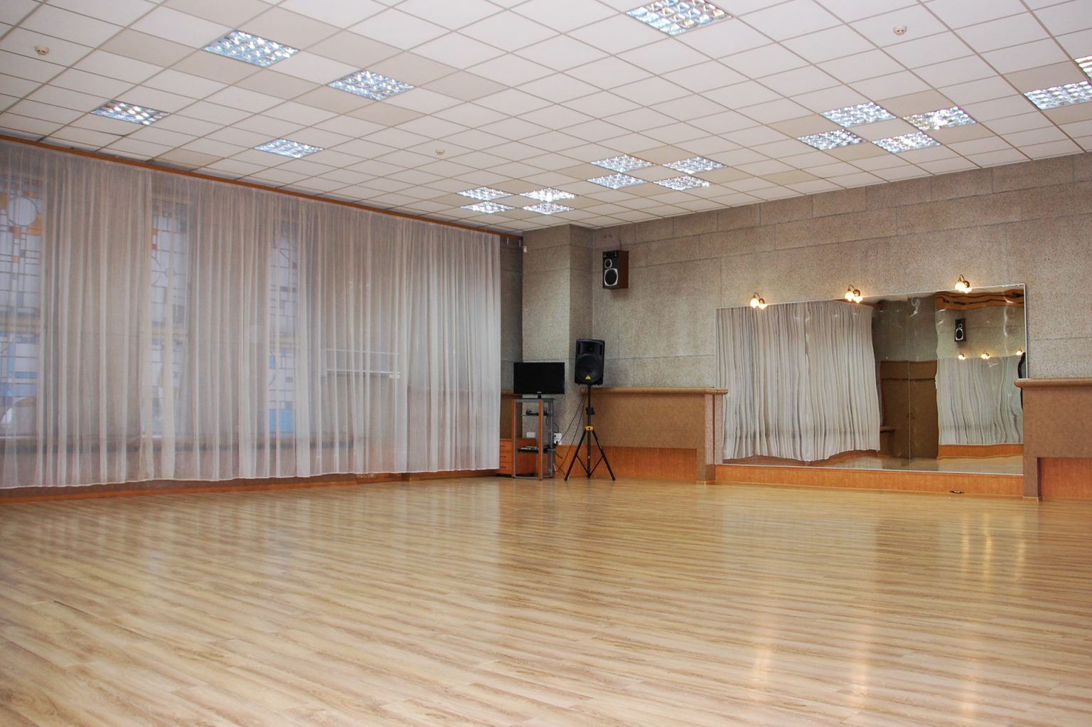 Танцевальный зал Альфа